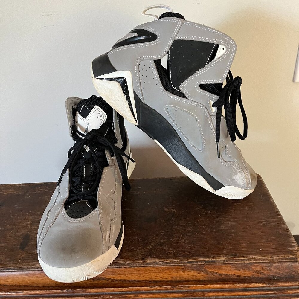 Nike Mens Air Jordans Wolf Grey/Black/White Mens size 9